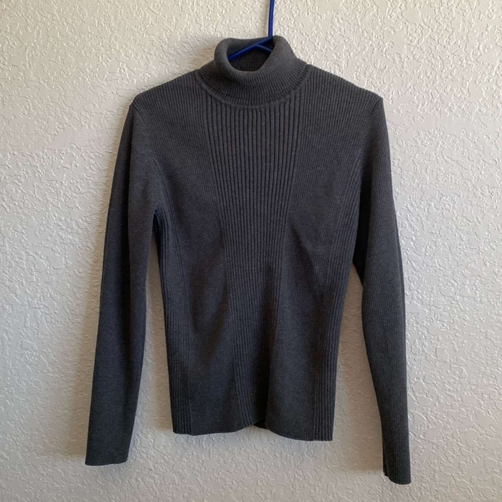 Woman’s sweater size XL but fits like a medium gray